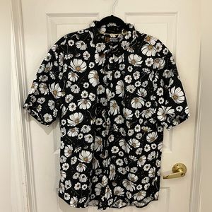 randy river, daisy button up